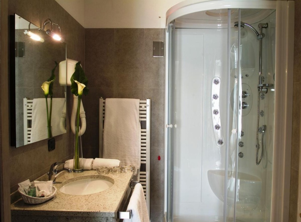 Room image 3