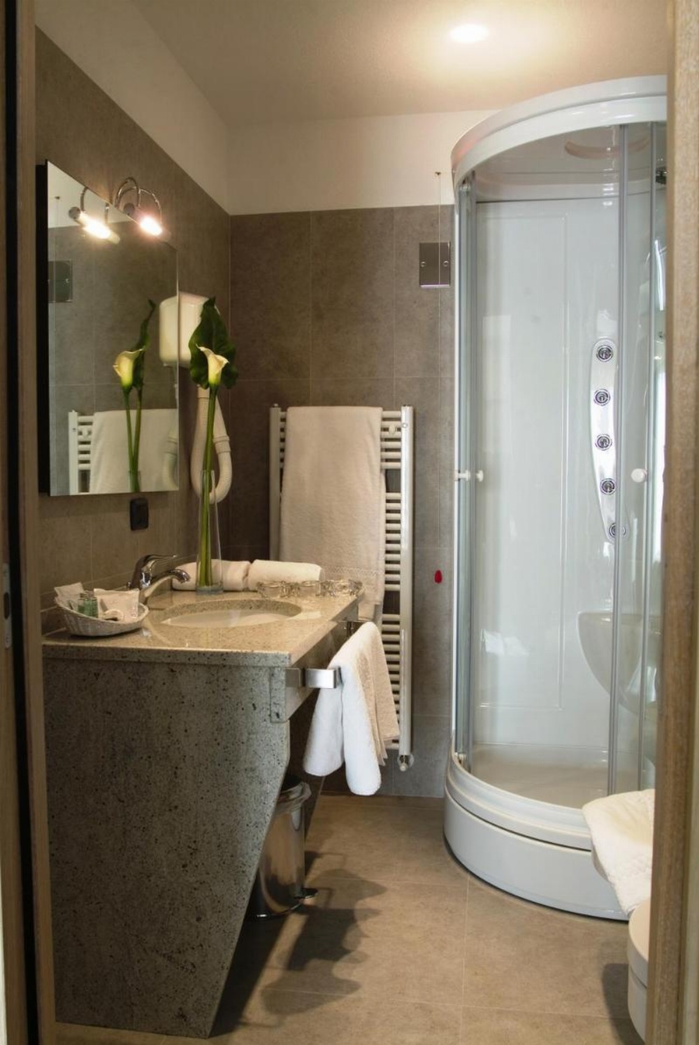 Room image 3
